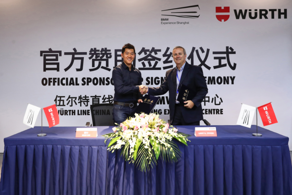 Mr. Cao Shan and Mr. Larry Stevens signed the sponsorship contract