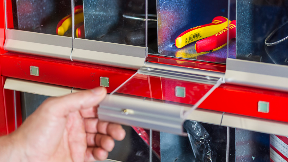 Drawer-based vending machine